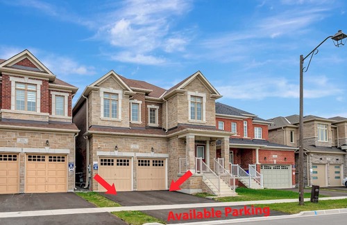 Stouffville Casa | Luxurious Master guest suite w/ office space in Stouffville, Canada