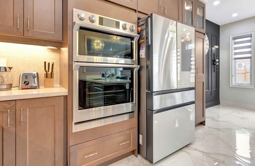 Stouffville Casa | Luxurious Master guest suite w/ office space in Stouffville, Canada