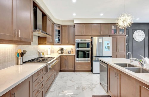 Stouffville Casa | Luxurious Master guest suite w/ office space in Stouffville, Canada