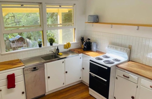 Mount Gravatt Casa | Family-Friendly Home, Walk to Schools & Shops