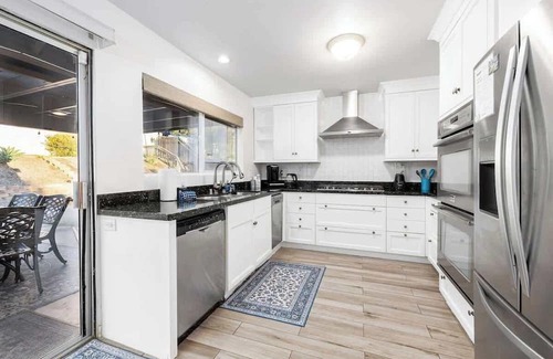 Rancho Bernardo Casa | 5 Bedroom Home With Firepit