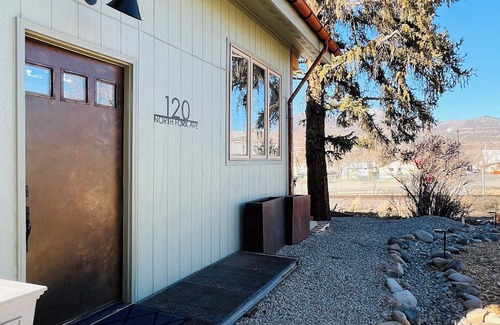 Paonia Casa | Modern Spacious Cosy Retreat in Downtown Paonia with Views