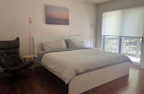 Tiny Cabaña | clean all seasons cottage & pet friendly close to beaches