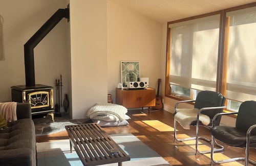 Tiny Cabaña | clean all seasons cottage & pet friendly close to beaches