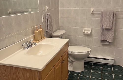Tiny Cabaña | clean all seasons cottage & pet friendly close to beaches