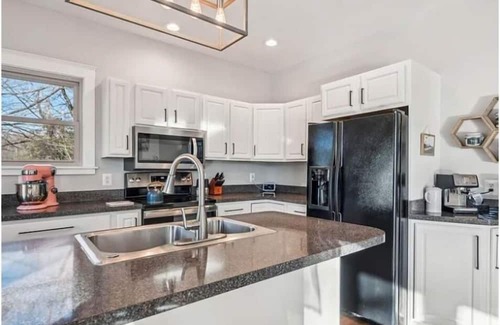 Shady Side Casa | Pet-Friendly 3-Bedroom Home with Private Pier – Perfect Waterfront Retreat!