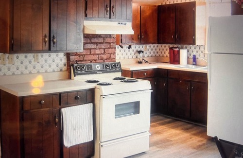 Anniston Casa | Deep stairs Loft with Wi-Fi, AC in charming Anniston