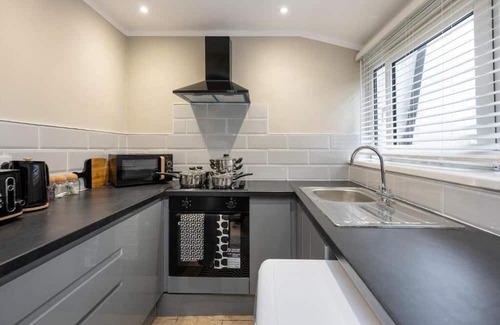 Abercynon Casa | 4 Bedrooms Sizeable for Contractors /Families