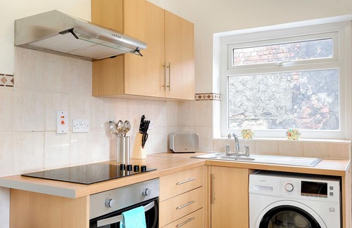 St. Thomas Casa | Parking, Smart TV's in All Rooms, Central Location