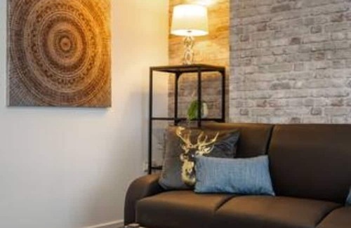 Morriston Casa | King Beds, Street Parking, Smart Tv's every room!