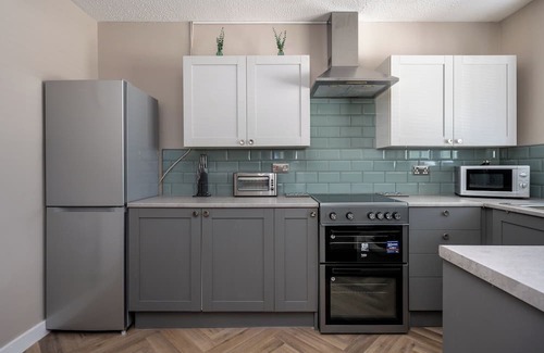 Llandarcy Casa | Parking, Garden, Stunning Views