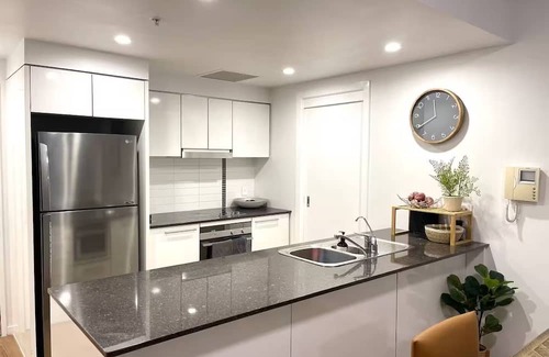 Broadbeach Waters Apartamento | Repose Broadbeach: rest, shop, surf or pamper