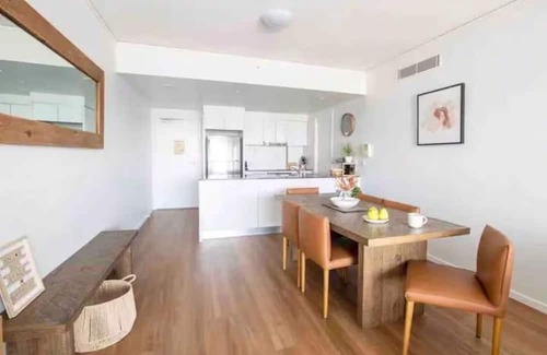 Broadbeach Waters Apartamento | Repose Broadbeach: rest, shop, surf or pamper