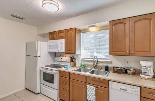 Cocoa Beach Casa | Tiki Turtle Tropical Retreat: Kayaks, Bikes & Cocoa Beach Bliss!