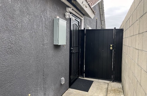 Oildale Casa | New ADU - Charming 1-bedroom house with AC, WiFi in fabulous Bakersfield