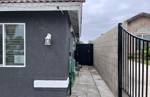 Oildale Casa | New ADU - Charming 1-bedroom house with AC, WiFi in fabulous Bakersfield