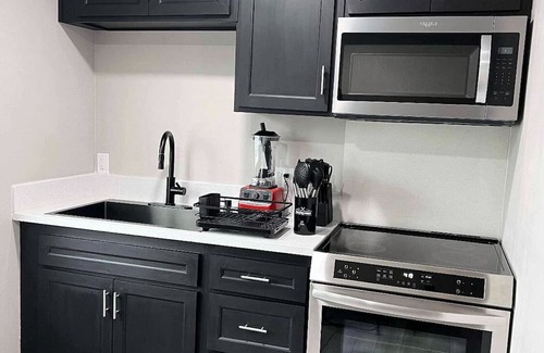 Oildale Casa | New ADU - Charming 1-bedroom house with AC, WiFi in fabulous Bakersfield