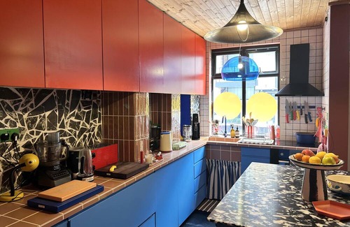 Leabridge Apartamento | Klein House Clapton Sleeps 2-Piano-Patio-MirrorBED