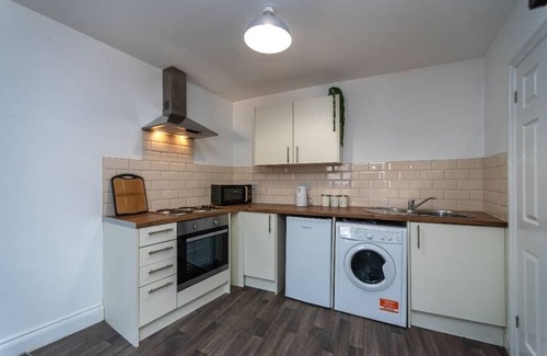 Neath Apartamento | Fully Equipped Kitchen, Double room