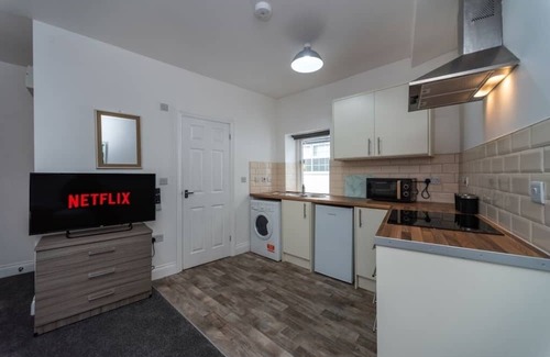 Neath Apartamento | Fully Equipped Kitchen, Double room