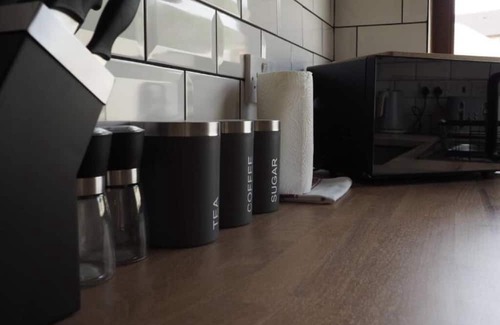 Port Talbot Casa | 3 Double Beds, 4 Rooms, Sleeps 8