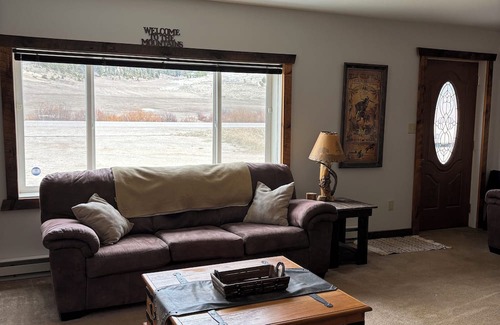 White Sulphur Springs Cabina | Cabin in the Little Belt Mountains