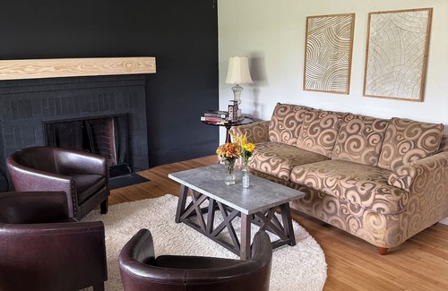 Leesville Otro | Farmhouse Escape in Batesburg-Leesville! Lake Murray, SC!