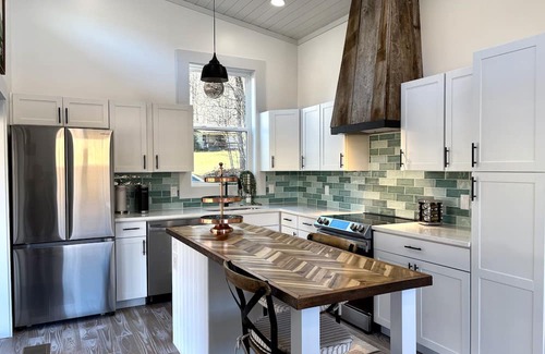 Zionville Casa | New 2-bedroom house in awesome Zionville with WiFi, AC
