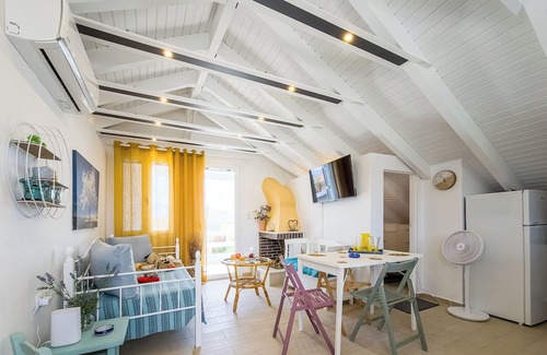 Selianitika Apartamento | Dollhouse Loft Apartment by MPS