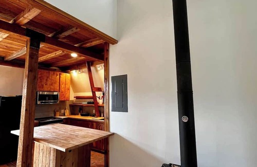 Bozeman Apartamento | Fully Renovated 1800s Red Barn Close to Everything