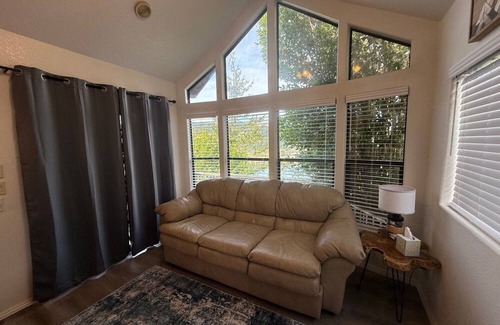 Gold Beach Cabina | The Black Bear Cabin #48