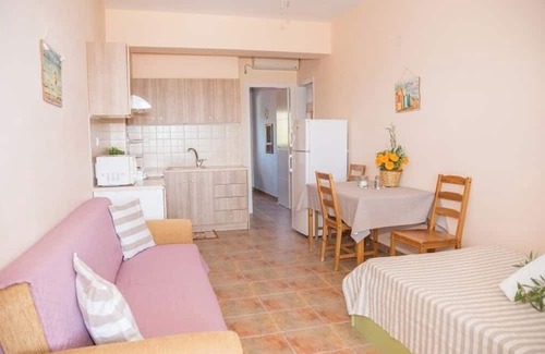 Plepi Apartamento | One-Bedroom Apartment with Sea Views and Olive Grove Serenity for Up to 4 Guests