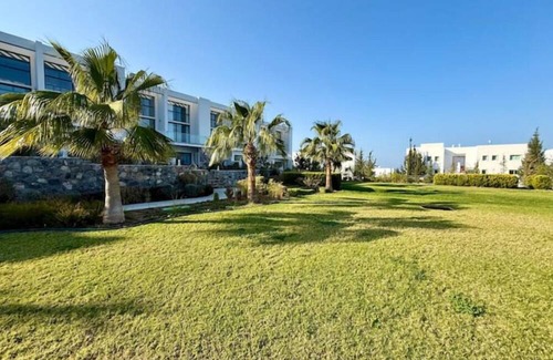 Bahceli Apartamento | 2BR apartment in green complex with pools, gym, spa