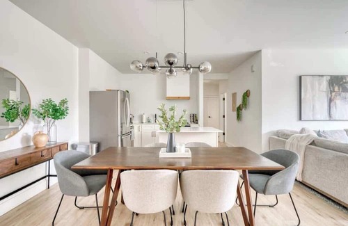 Humboldt Apartamento | Stylish Luxe Suite N Williams & Alberta Districts