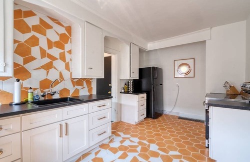 Hosford-Abernethy Apartamento | Warhol Suite ~ Art Deco Apartment ~ 92 WalkScore
