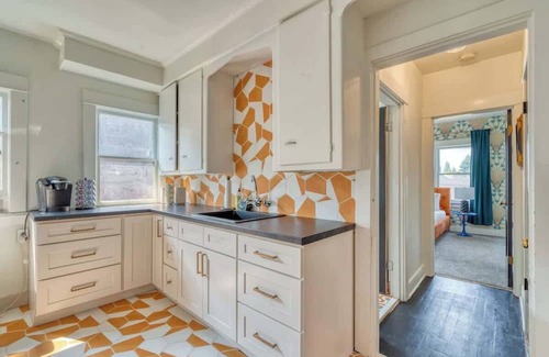 Hosford-Abernethy Apartamento | Warhol Suite ~ Art Deco Apartment ~ 92 WalkScore