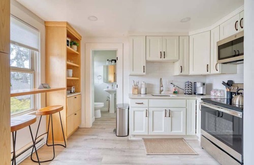 Richmond Casa | Mt Tabor Retreat ~ Local Eateries ~ Shops ~ Bars
