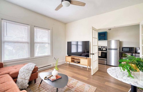 Richmond Casa | Mt Tabor Retreat ~ Local Eateries ~ Shops ~ Bars