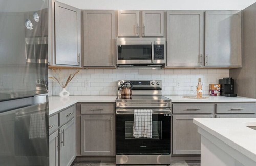 Whitestown Apartamento | Refined Comforts: Luxe Stay in Whitestown Indiana