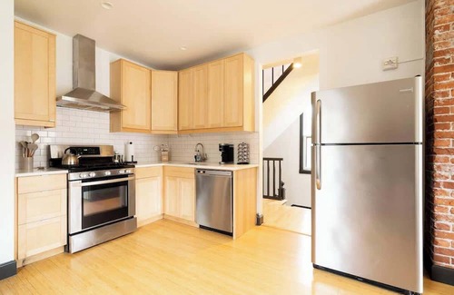 Uptown Apartamento | Scandinavian Loft ~ Local Espresso & Boutiques