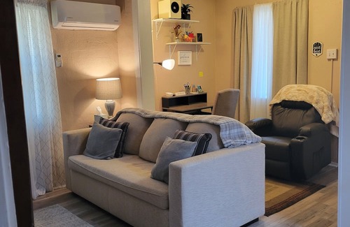 Tucson Cabaña | Charming 1-bedroom cottage in a central location with WiFi and private backyard