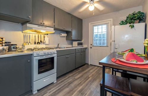 Tucson Cabaña | Charming 1-bedroom cottage in a central location with WiFi and private backyard