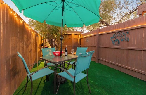 Tucson Cabaña | Charming 1-bedroom cottage in a central location with WiFi and private backyard