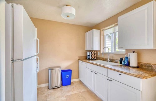 Corbett - Terwilliger - Lair Hill Apartamento | Sunny Urban Oasis | Steps from OHSU & Downtown