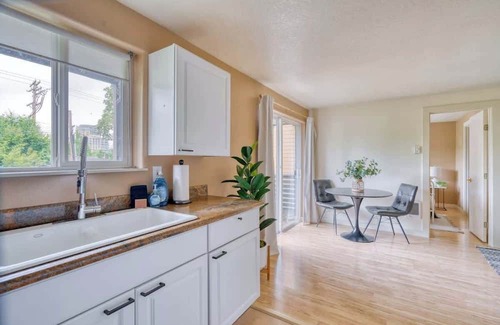 Corbett - Terwilliger - Lair Hill Apartamento | Sunny Urban Oasis | Steps from OHSU & Downtown