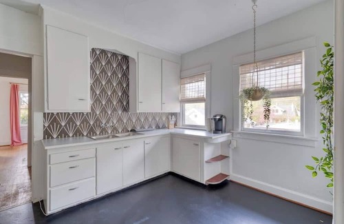 Hosford-Abernethy Apartamento | Lively 2BR Old Hollywood Apt ~ 92 WalkScore