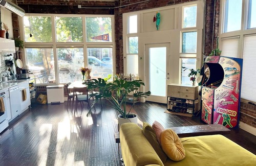 Cole Casa | Stunning & unique 1-bedroom home w/private patio, plenty of natural light, AC