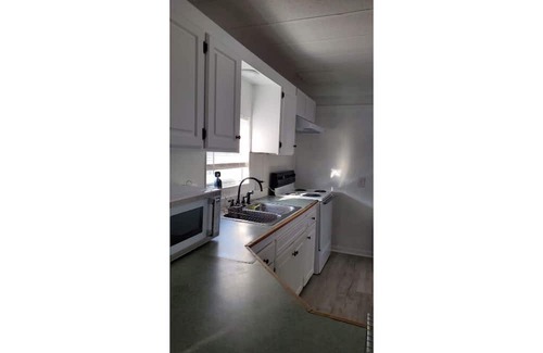 Lake Charles Casa | Cozy 2BD/2BA Mobile Home/ AC, Wi-Fi, W/D, Kitchen, Prime Central Location