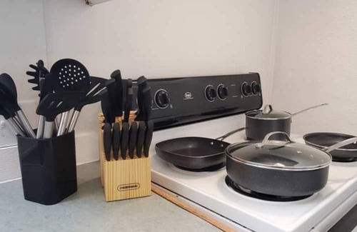Lake Charles Casa | Cozy 2BD/2BA Mobile Home/ AC, Wi-Fi, W/D, Kitchen, Prime Central Location
