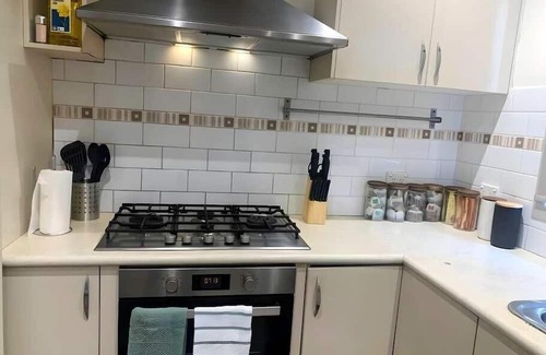 Fawkner Casa | Private 1BR in Fawkner Home with Garden